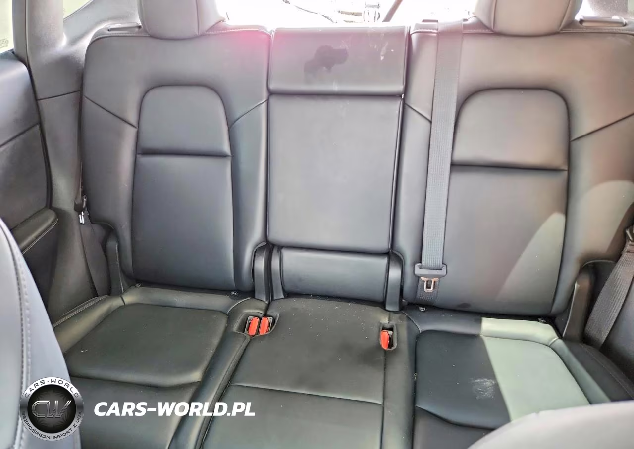 2023 Tesla Model Y VIN:7SAYGAEE8PF832113 - 11