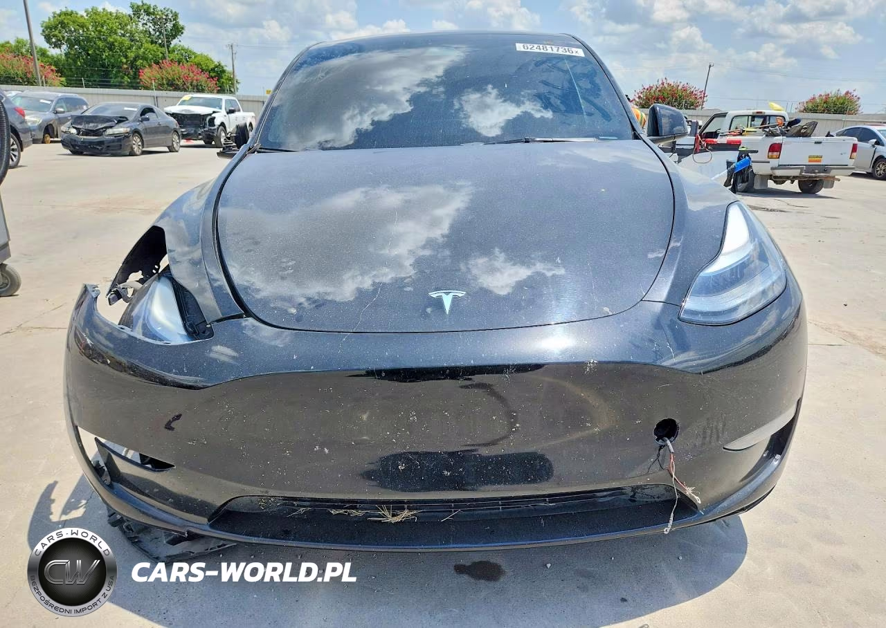 2023 Tesla Model Y VIN:7SAYGAEE8PF832113 - 5