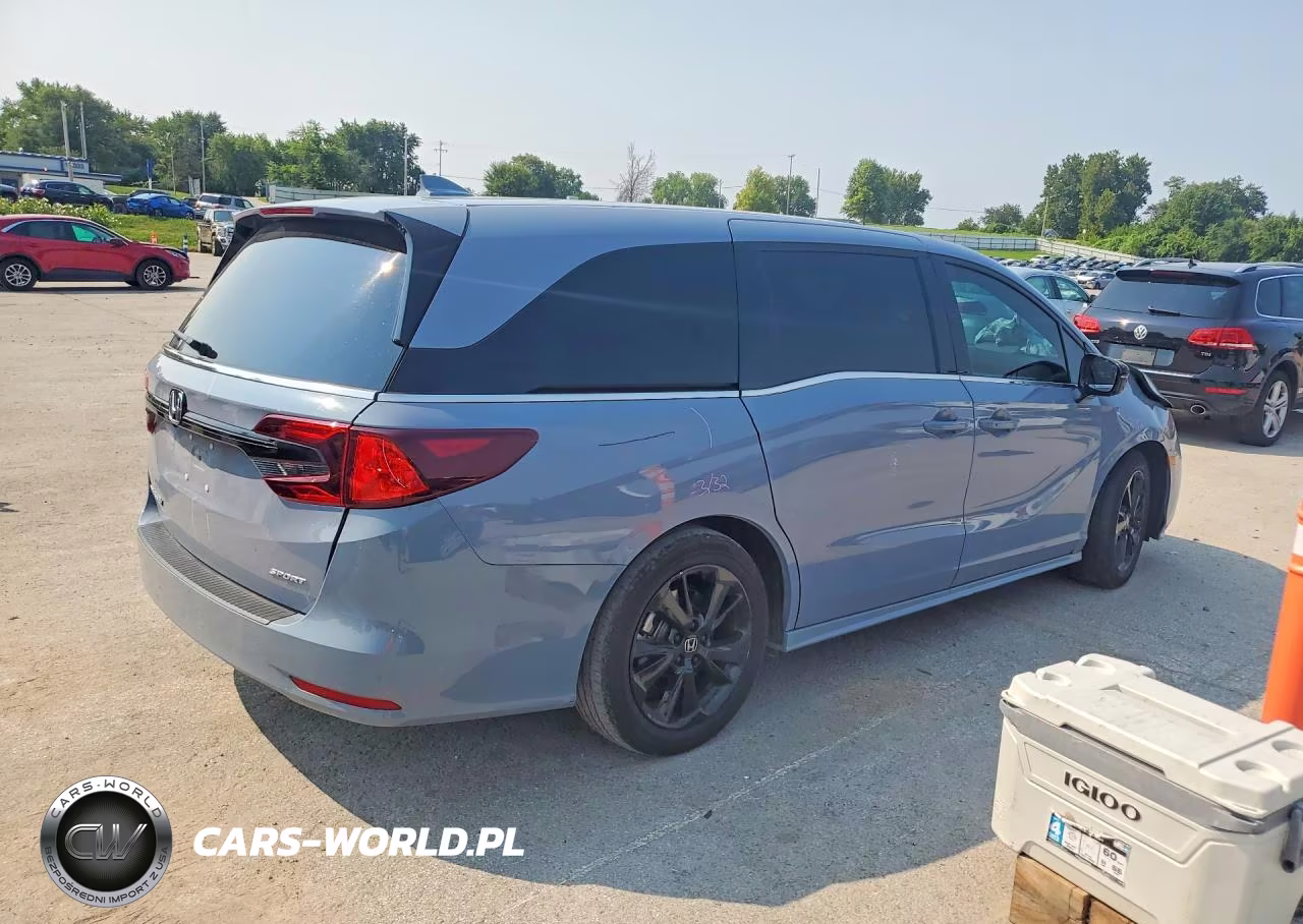 2023 Honda Odyssey Sport-L VIN:5FNRL6H70PB046605 - 3