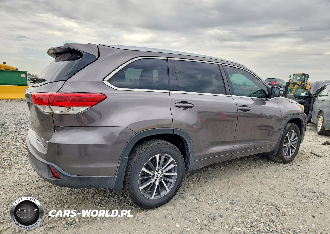 2017 Toyota Highlander Xle VIN:5TDJZRFH3HS432697 - 3