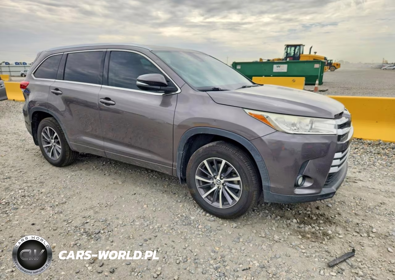 2017 Toyota Highlander Xle VIN:5TDJZRFH3HS432697 - 4