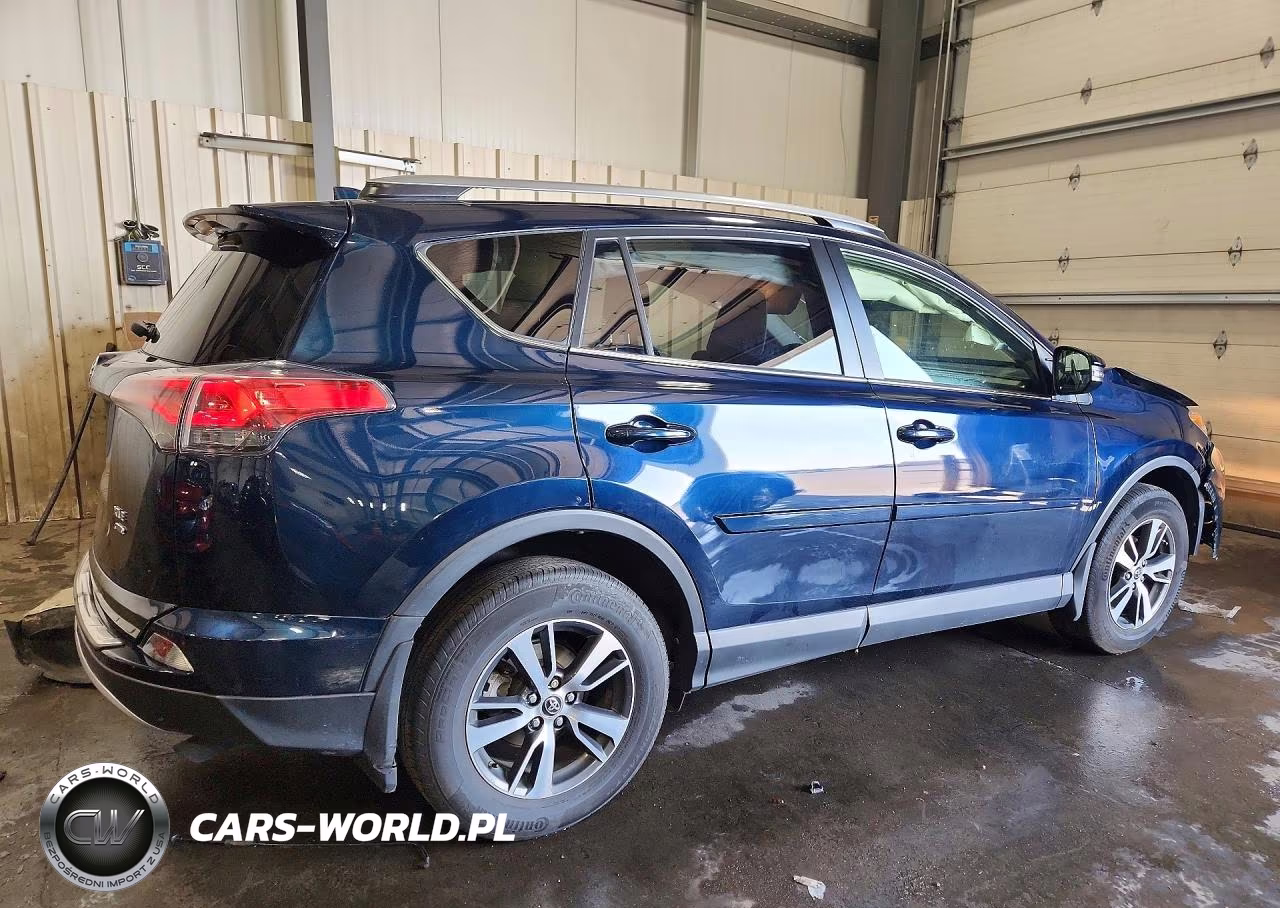 2018 Toyota Rav4 Xle VIN:JTMRFREV6JJ245556 - 3