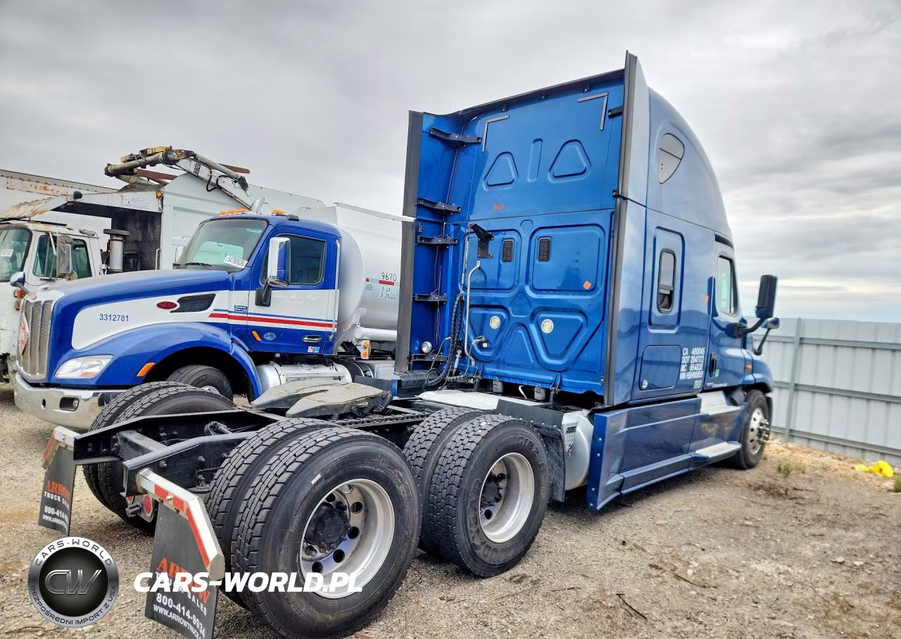 2017 Freightliner Cascadia 125 Semi Truck VIN:3AKJGLDR8HSHW5851 - 3