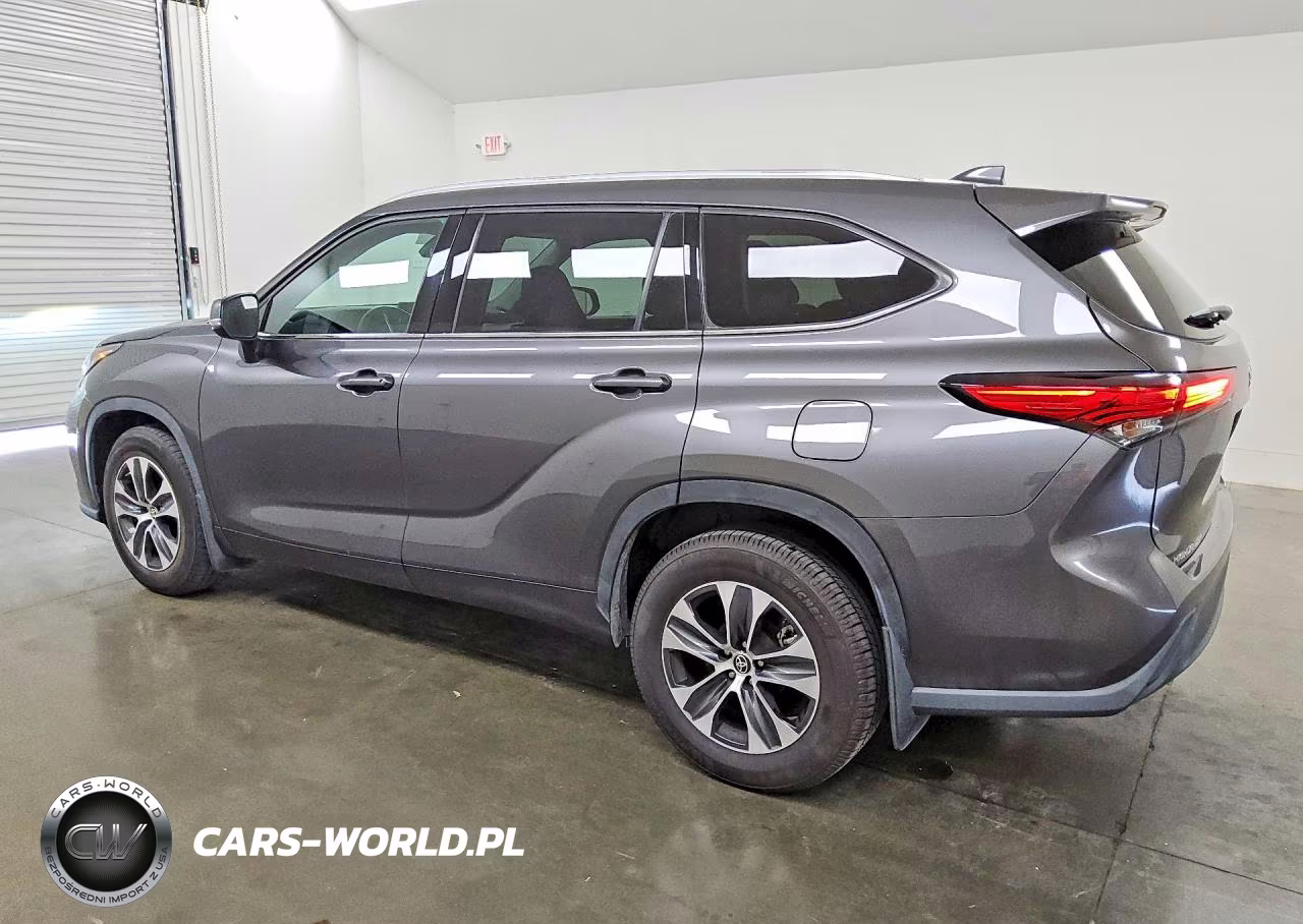 2022 Toyota Highlander Xle VIN:5TDHZRBH1NS186068 - 2