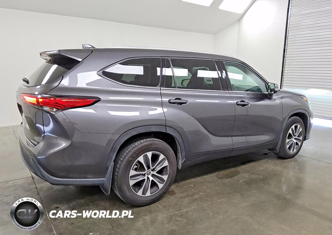 2022 Toyota Highlander Xle VIN:5TDHZRBH1NS186068 - 3