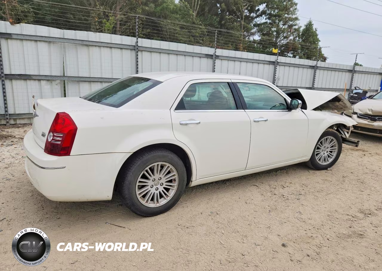 2010 Chrysler 300 Touring VIN:2C3CA4CD2AH104507 - 3