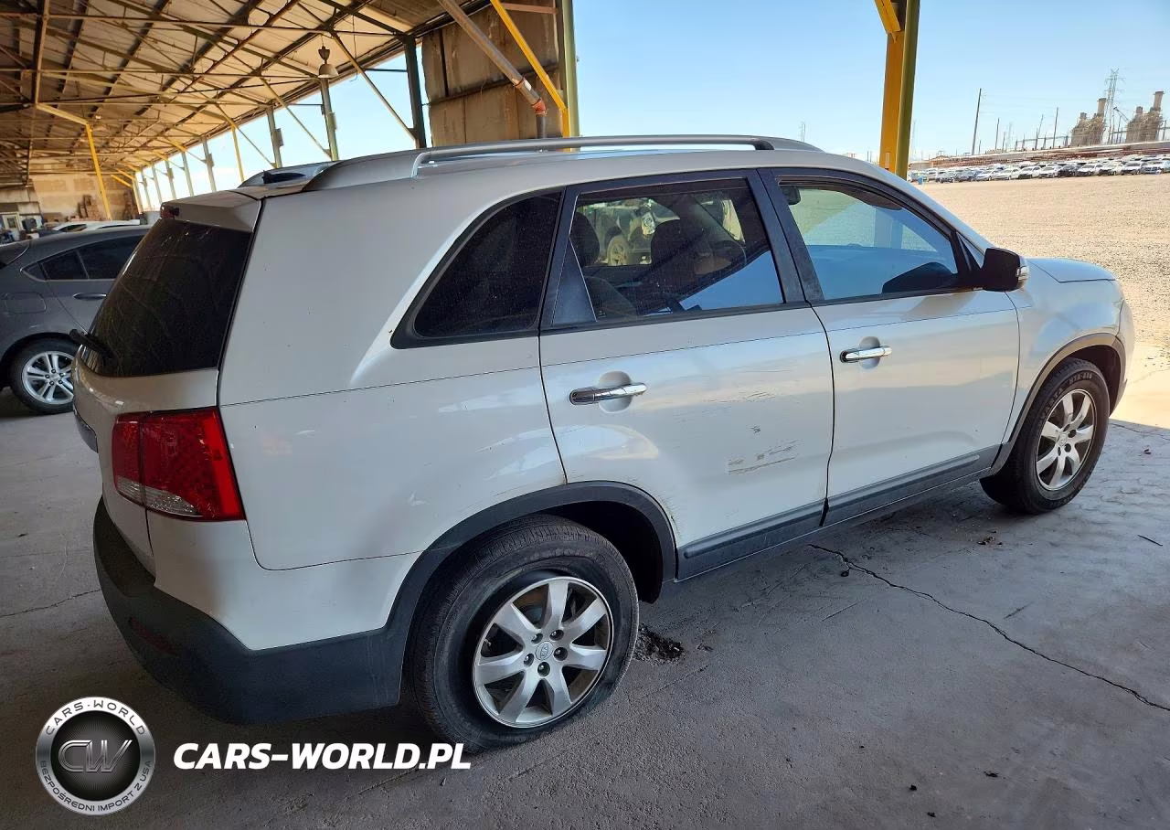2011 Kia Sorento Lx VIN:5XYKT3A13BG131638 - 3
