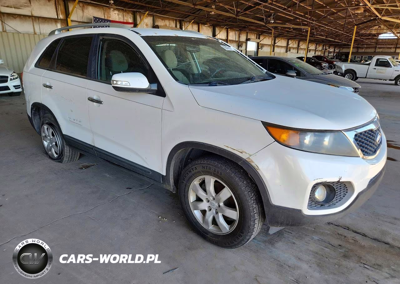 2011 Kia Sorento Lx VIN:5XYKT3A13BG131638 - 4