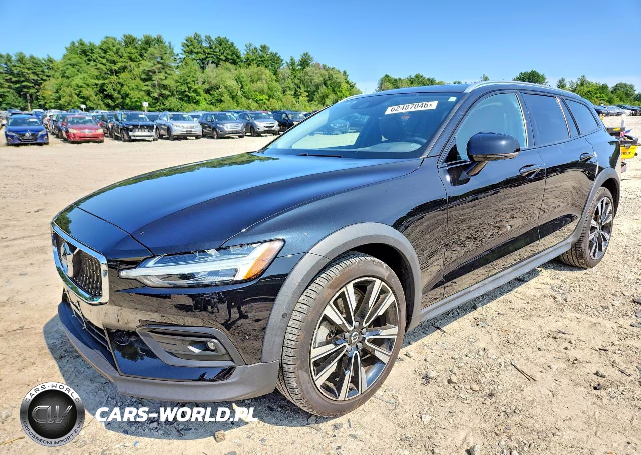 2022 Volvo V60 Cross Country T5 Momentum