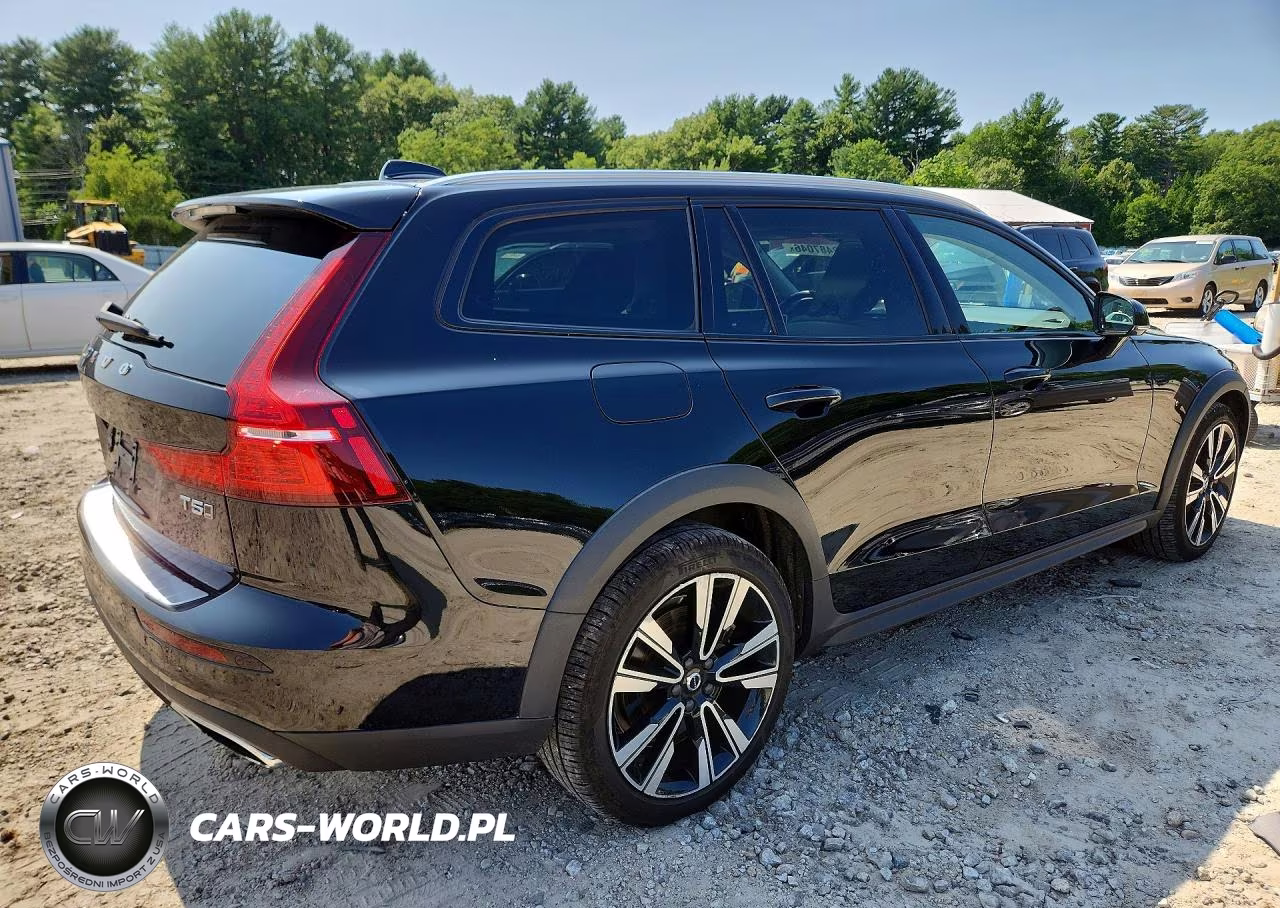 2022 Volvo V60 Cross Country T5 Momentum VIN:YV4102WK4N1085335 - 3