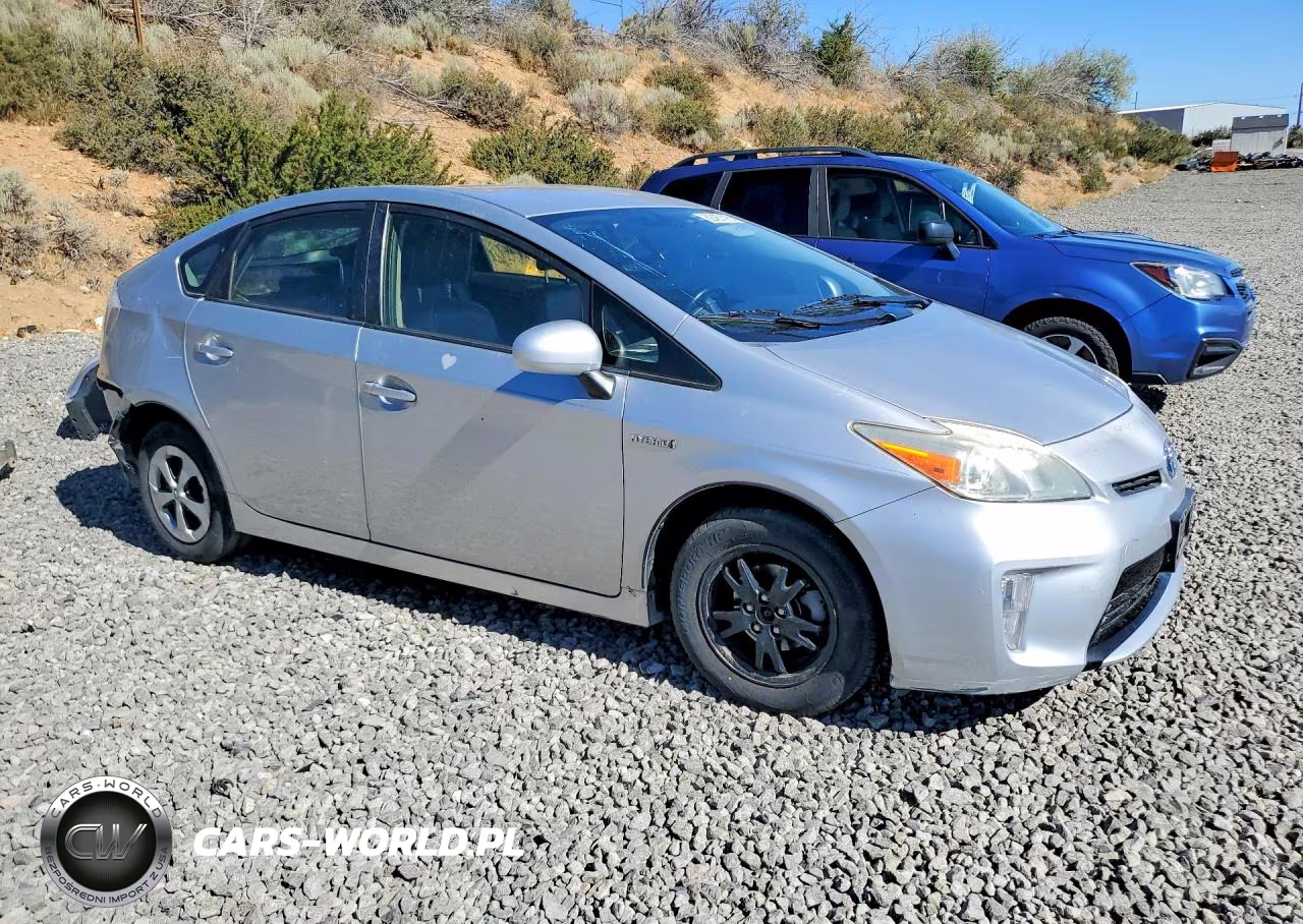 2013 Toyota Prius Four VIN:JTDKN3DU5D5649388 - 4