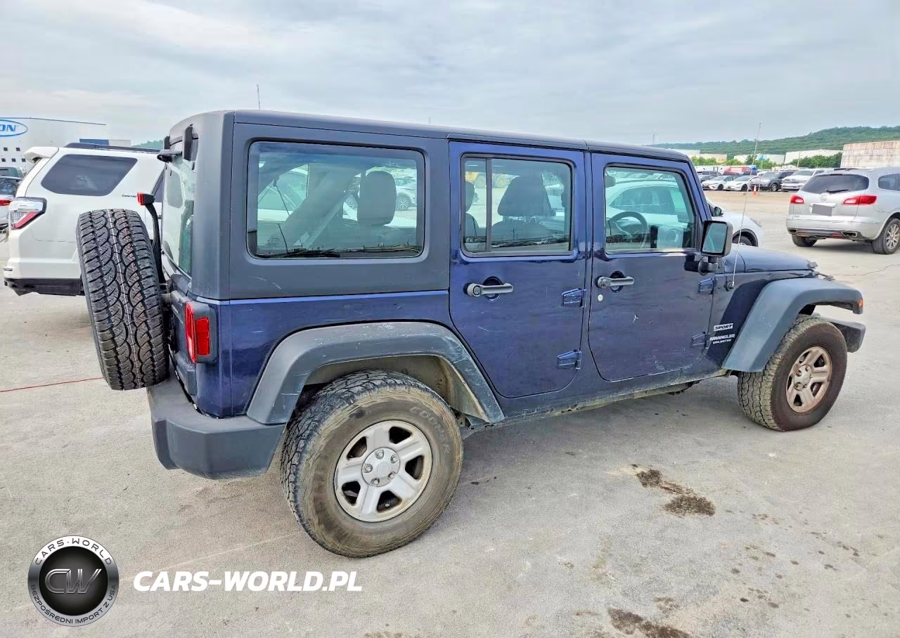 2013 Jeep Wrangler Unlimited Sport VIN:1C4BJWKGXDL632737 - 3