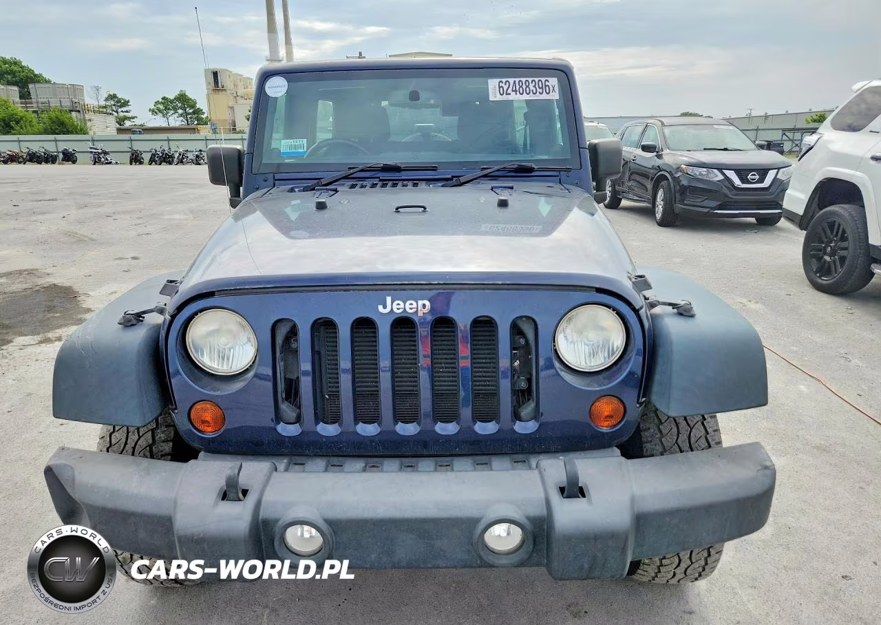 2013 Jeep Wrangler Unlimited Sport VIN:1C4BJWKGXDL632737 - 5