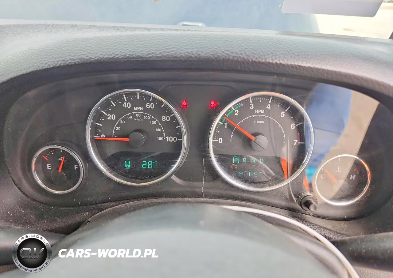 2013 Jeep Wrangler Unlimited Sport VIN:1C4BJWKGXDL632737 - 9