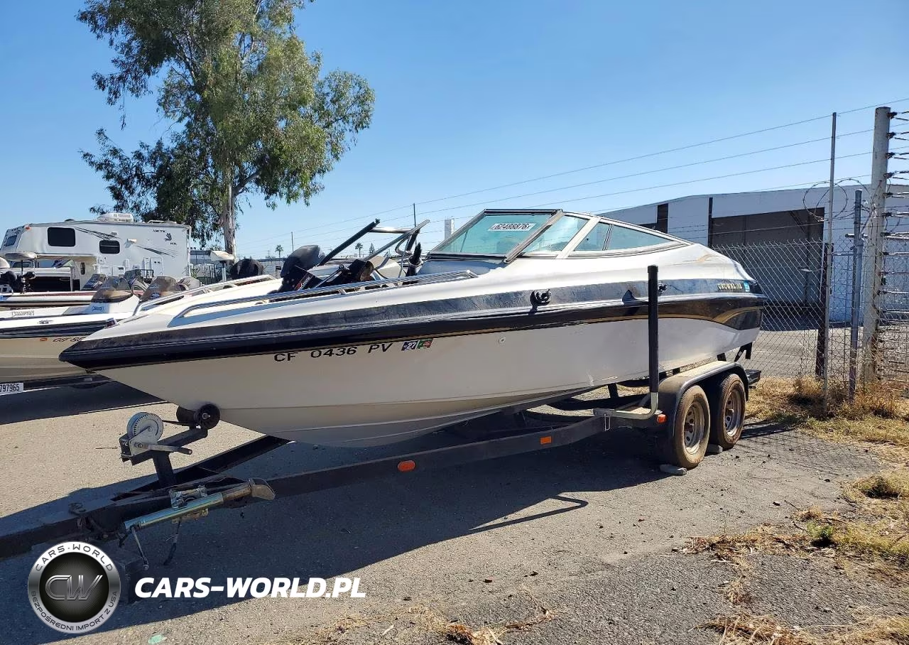 2001 Crownline Boat