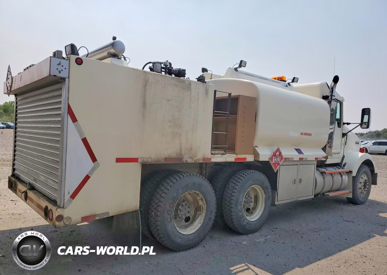 1999 Kenworth T800 Fuel Truck VIN:1XKDDU9X3XJ835905 - 3