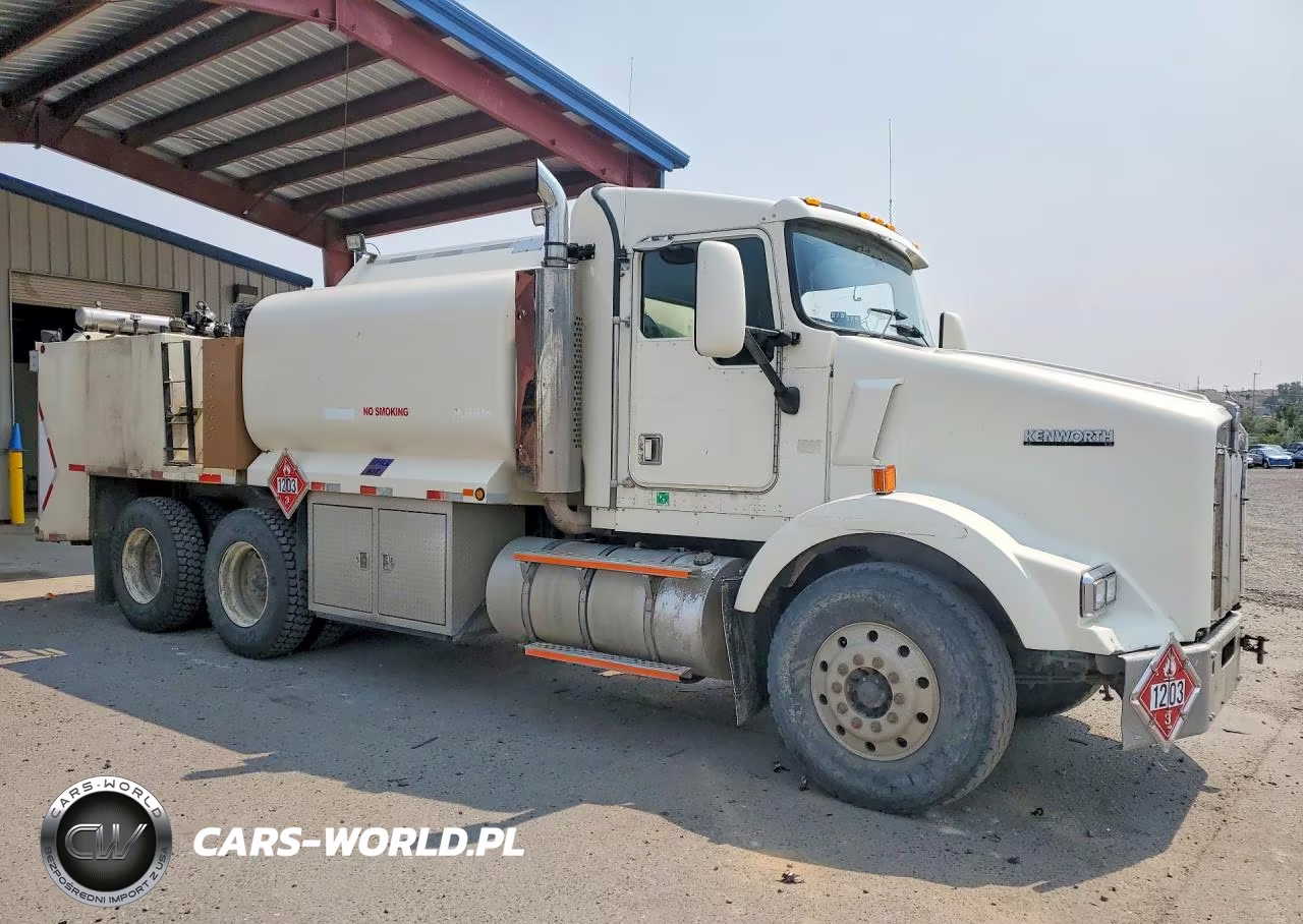 1999 Kenworth T800 Fuel Truck VIN:1XKDDU9X3XJ835905 - 4