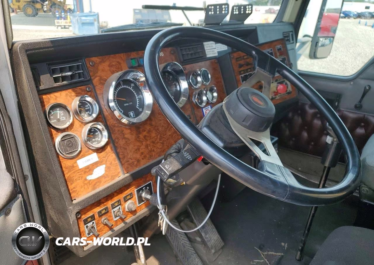 1999 Kenworth T800 Fuel Truck VIN:1XKDDU9X3XJ835905 - 8