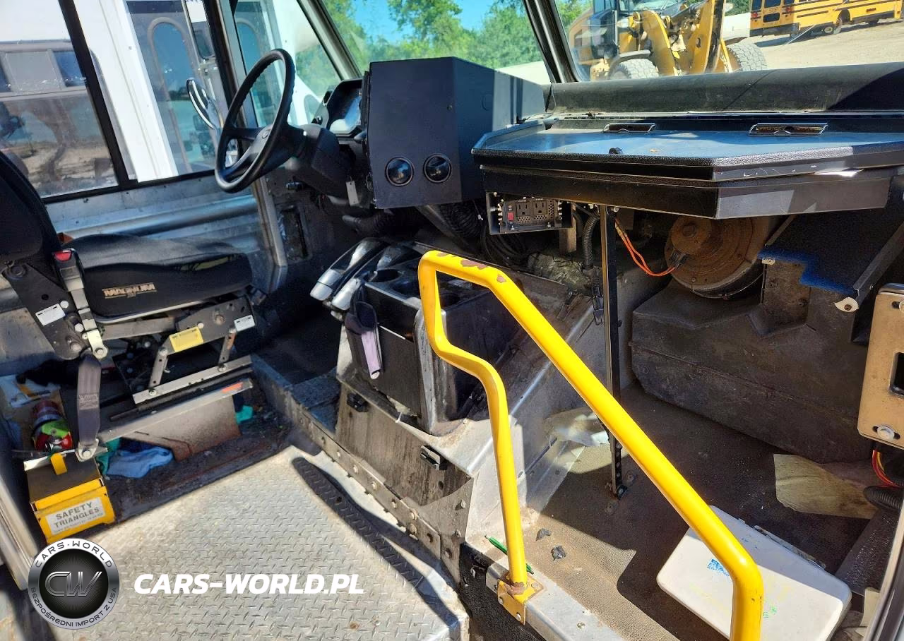2016 Freightliner Chassis M Line Walk-In Van VIN:4UZAC2DV9GCHP5420 - 11
