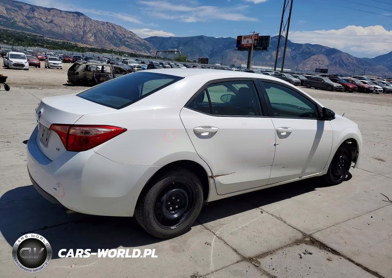 2019 Toyota Corolla Le VIN:5YFBURHE8KP935096 - 3