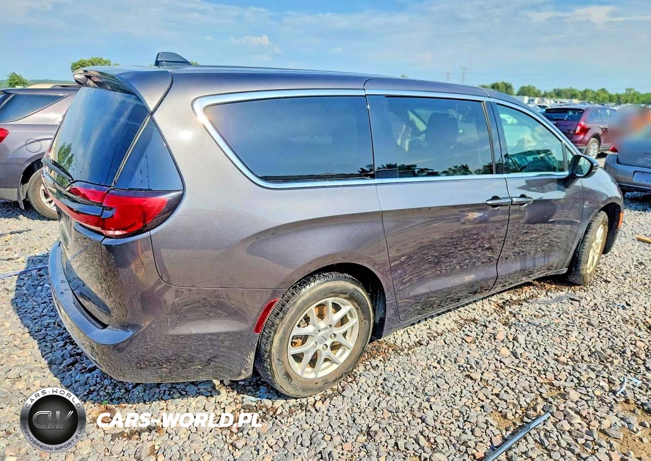 2023 Chrysler Pacifica Touring L VIN:2C4RC1BG4PR514674 - 3