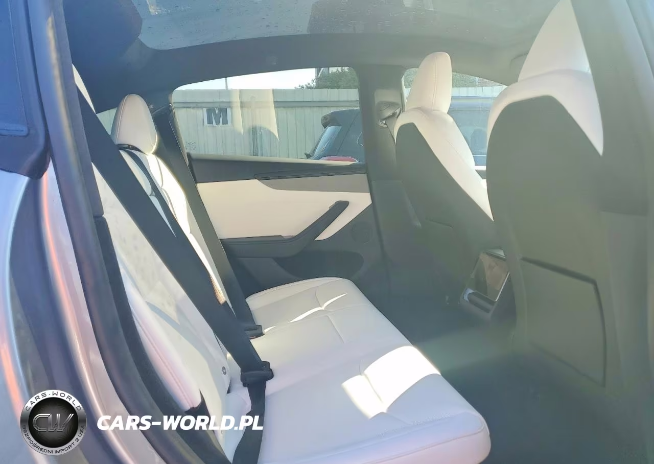 2026 Tesla Model Y VIN:7SAYGDED3TF659779 - 10