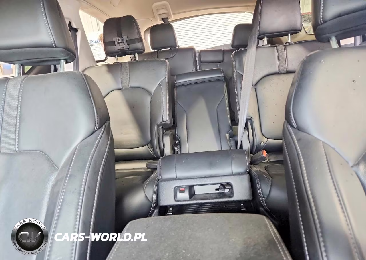 2025 Honda Pilot Touring VIN:5FNYG1H7XSB008732 - 10