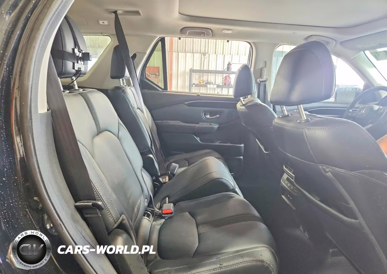 2025 Honda Pilot Touring VIN:5FNYG1H7XSB008732 - 11