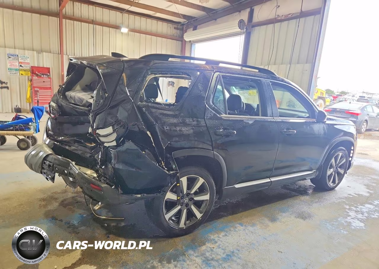 2025 Honda Pilot Touring VIN:5FNYG1H7XSB008732 - 3