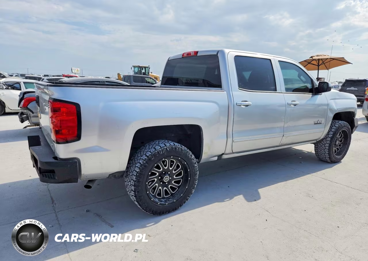 2018 Chevrolet Silverado C1500 Lt VIN:3GCPCREH4JG281712 - 3