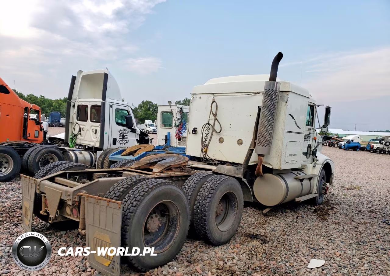 1998 International 9200 VIN:2HSFMATR2WC035338 - 3
