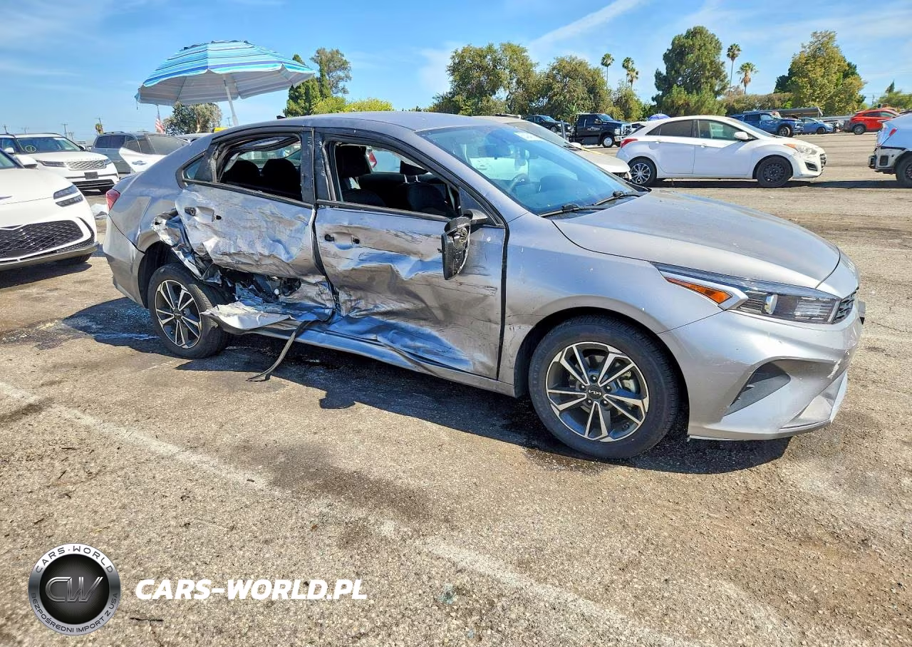 2023 Kia Forte Lxs VIN:3KPF24AD6PE638249 - 4
