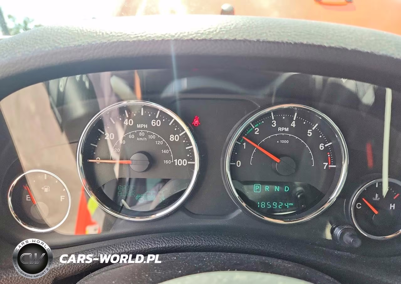2015 Jeep Wrangler Unlimited Sport VIN:1C4BJWDG6FL689615 - 9