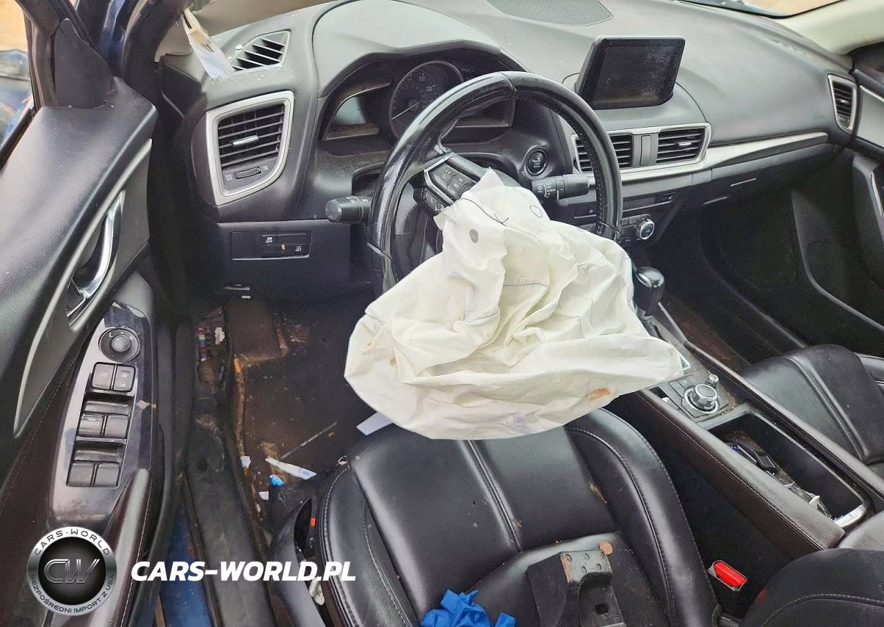 2018 Mazda 3 Touring VIN:3MZBN1V38JM255607 - 8