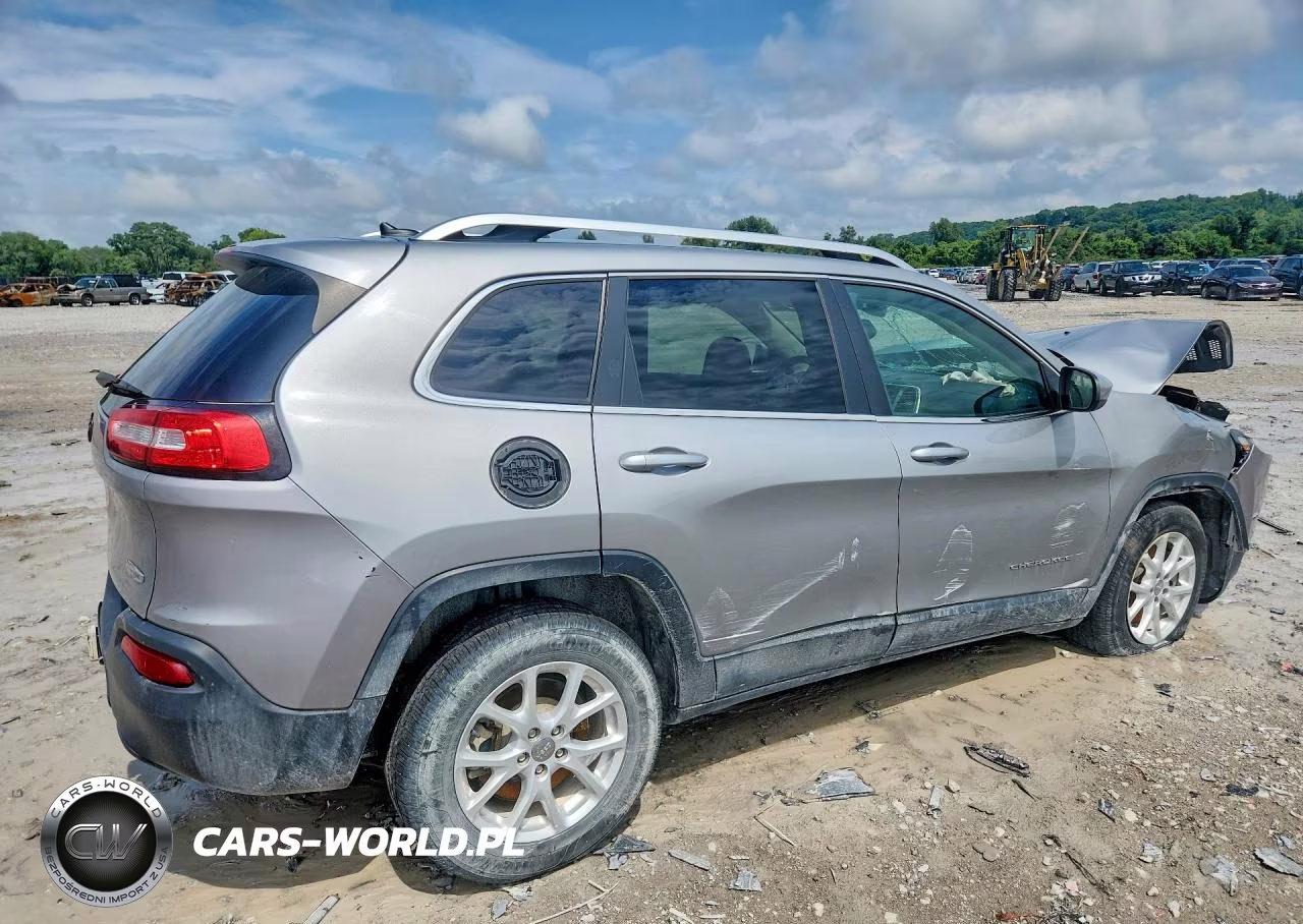 2015 Jeep Cherokee Latitude VIN:1C4PJMCB4FW557550 - 3
