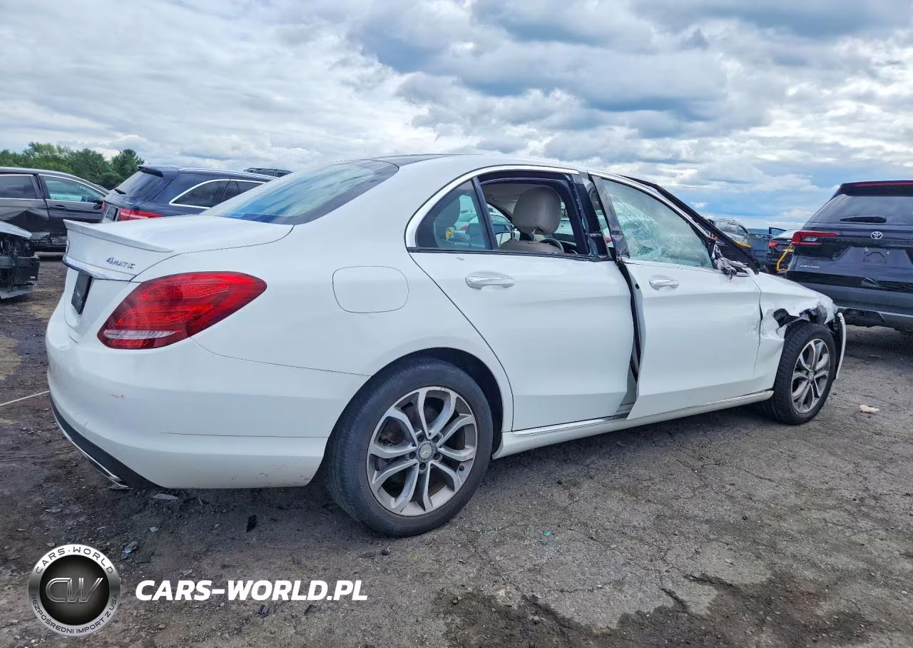 2016 Mercedes-Benz C 300 4Matic VIN:55SWF4KB3GU143033 - 3