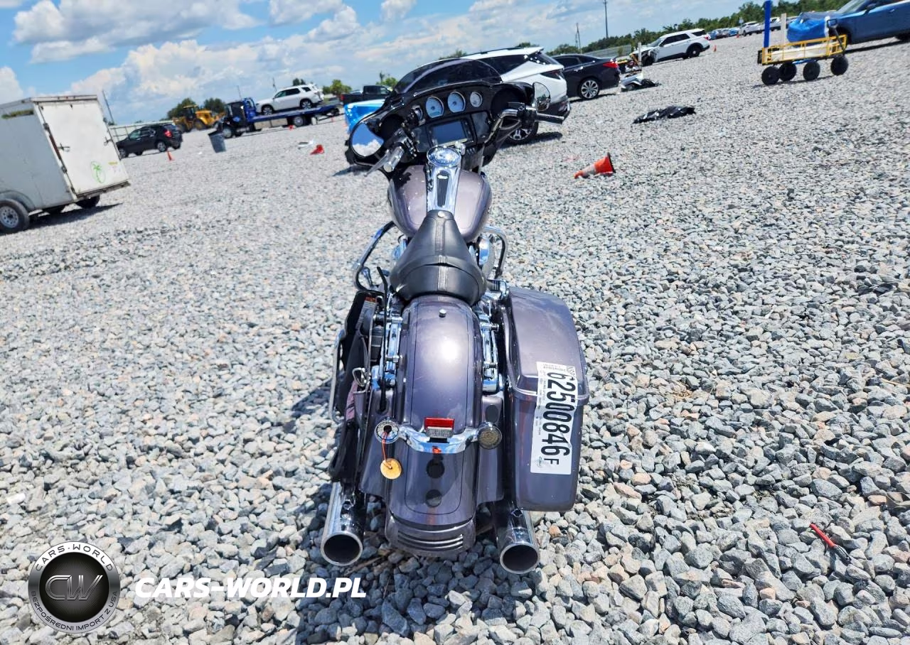 2015 Harley-Davidson Flhxs Street Glide Special VIN:1HD1KRM19FB616829 - 4