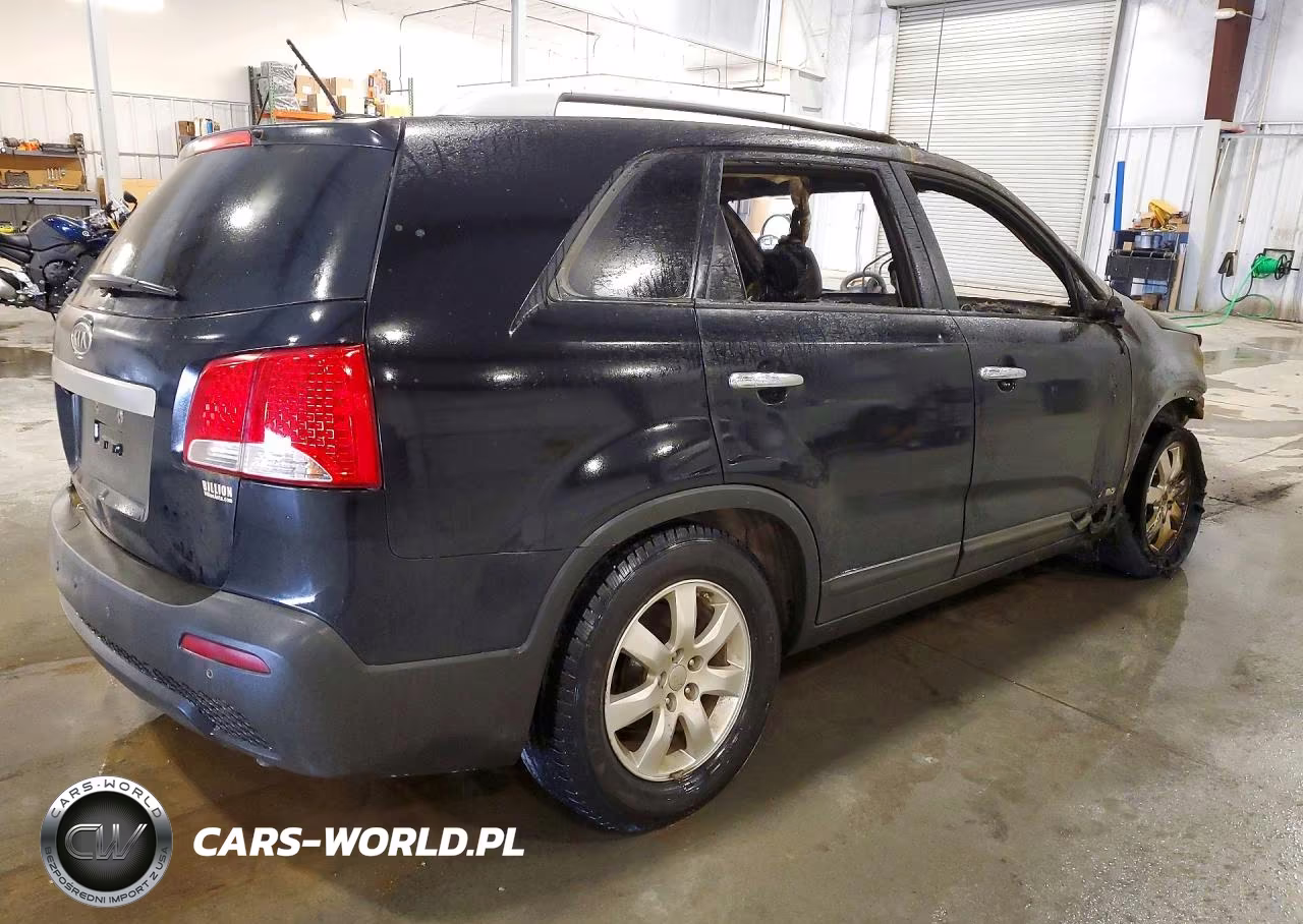 2013 Kia Sorento Lx VIN:5XYKTCA63DG357922 - 3