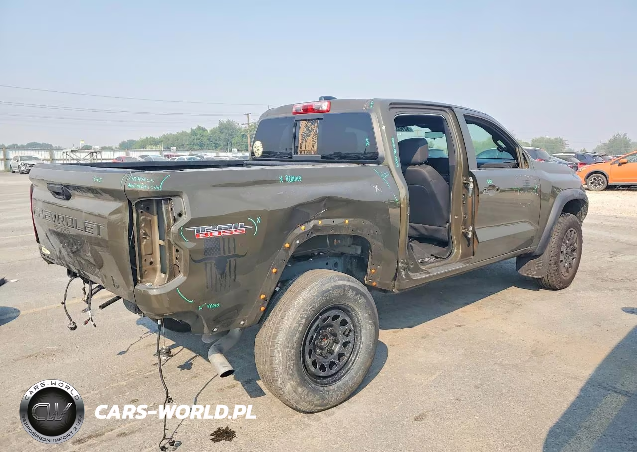 2023 Chevrolet Colorado Trail Boss VIN:1GCPTEEK1P1133688 - 3
