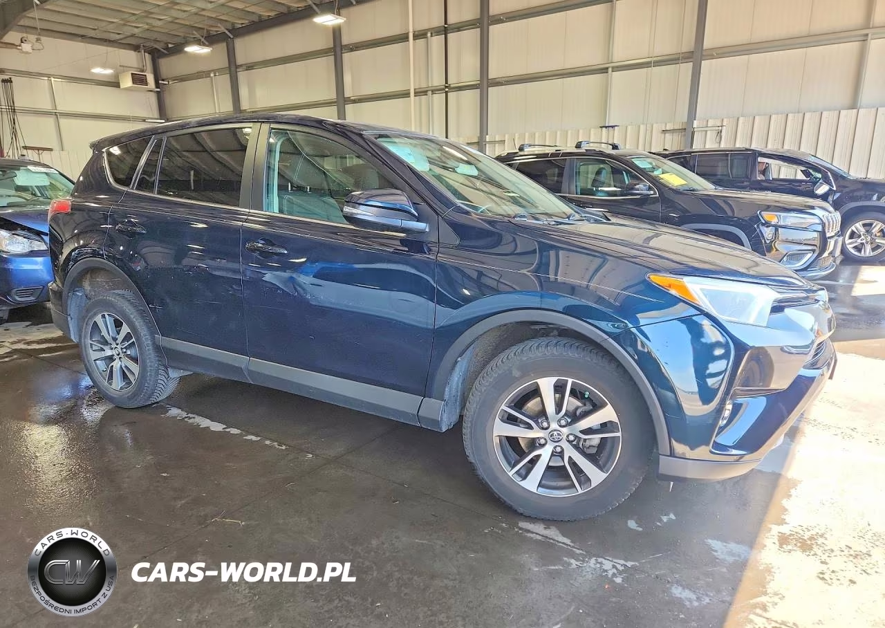 2018 Toyota Rav4 Xle VIN:2T3RFREV6JW815783 - 4