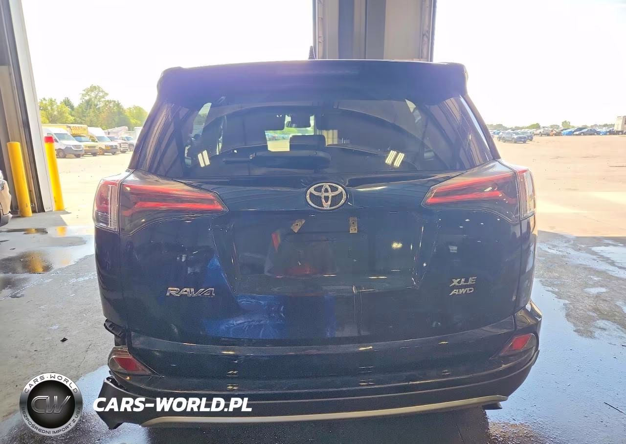 2018 Toyota Rav4 Xle VIN:2T3RFREV6JW815783 - 6