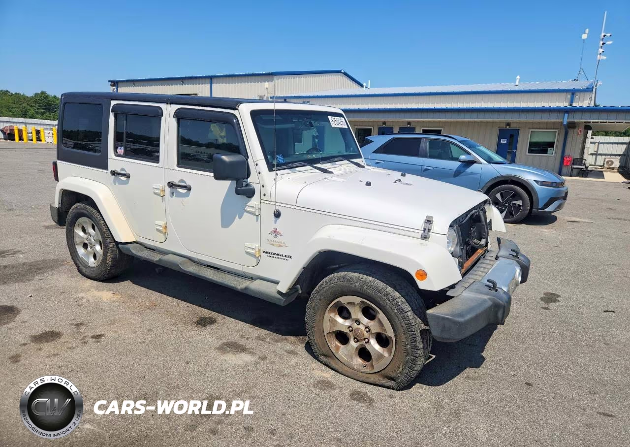 2013 Jeep Wrangler Unlimited Sahara VIN:1C4BJWEG9DL561655 - 4