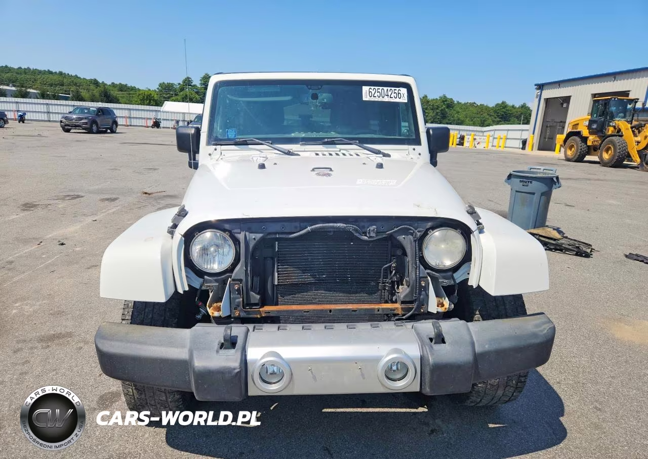 2013 Jeep Wrangler Unlimited Sahara VIN:1C4BJWEG9DL561655 - 5