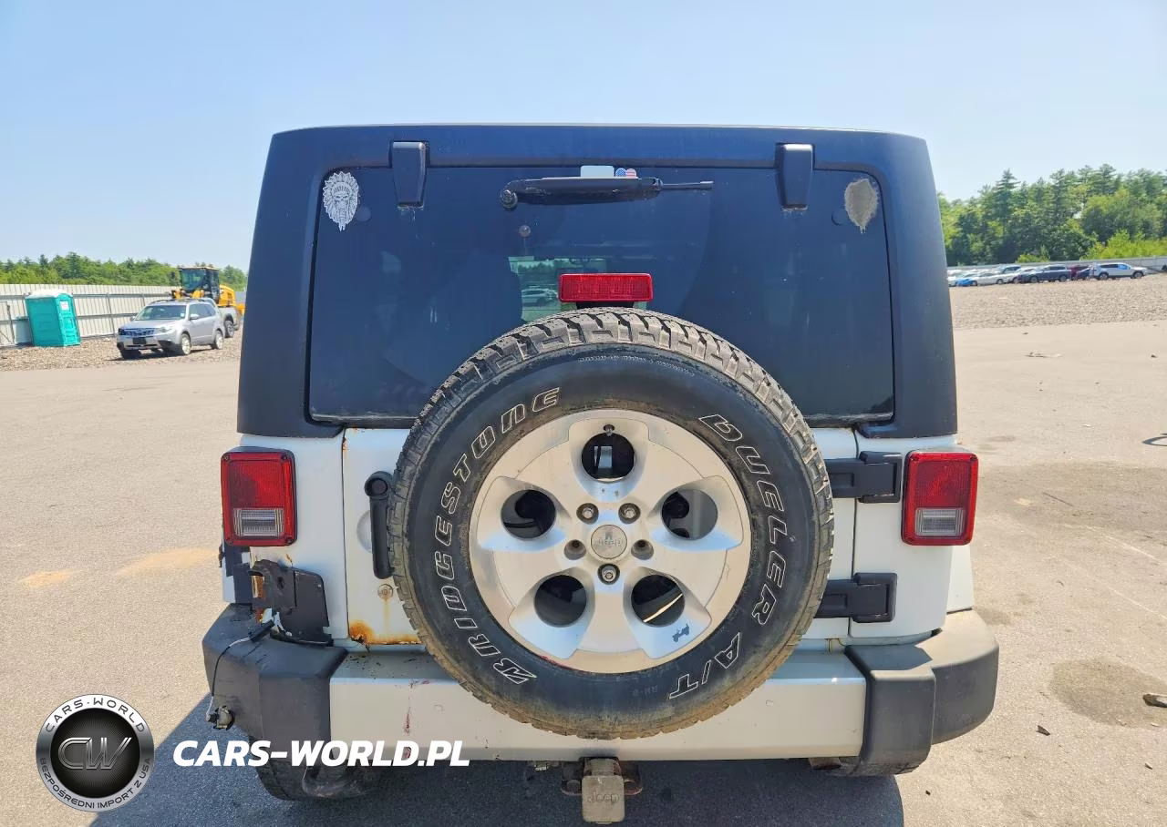 2013 Jeep Wrangler Unlimited Sahara VIN:1C4BJWEG9DL561655 - 6