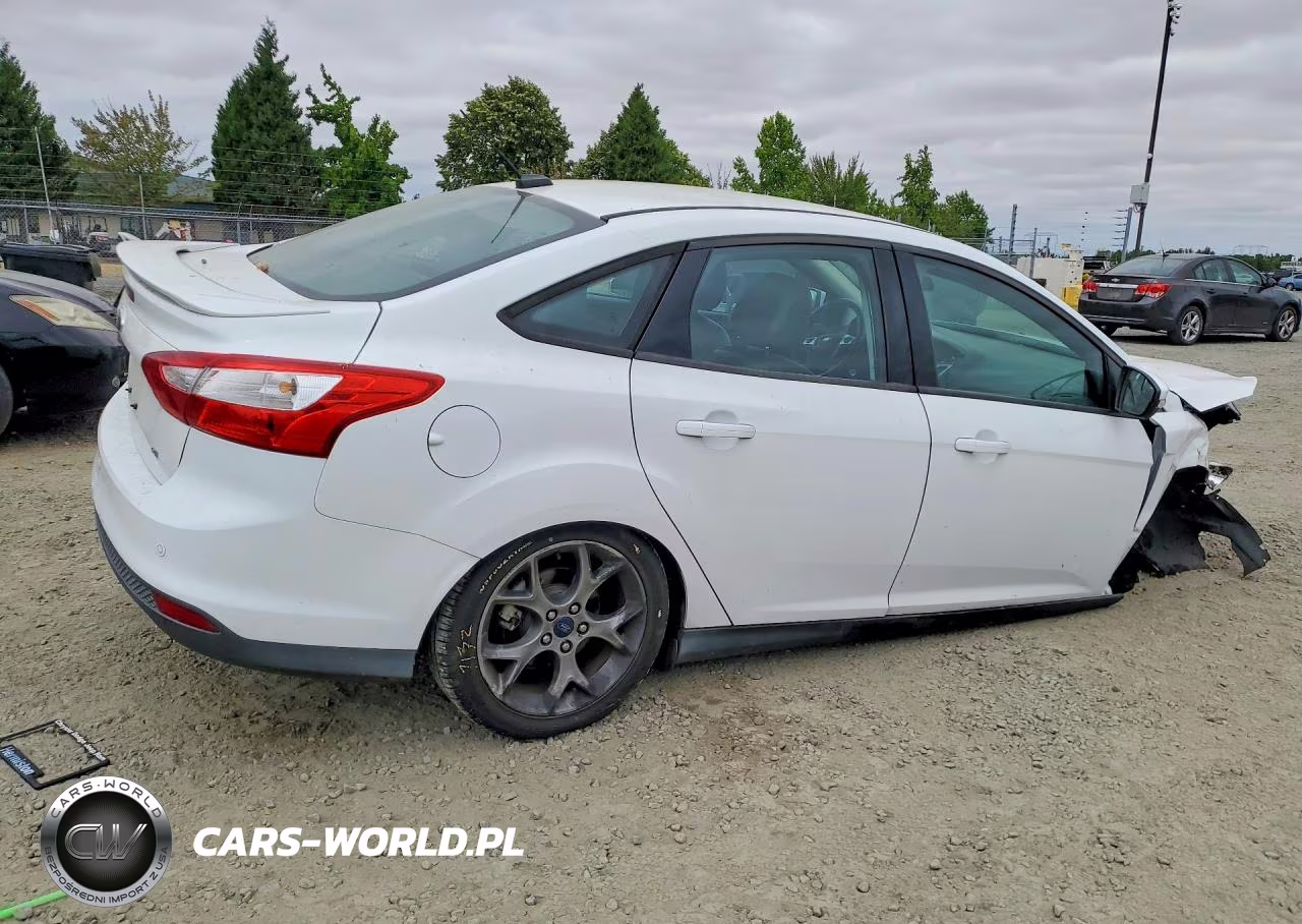 2014 Ford Focus Se VIN:1FADP3F26EL287136 - 3