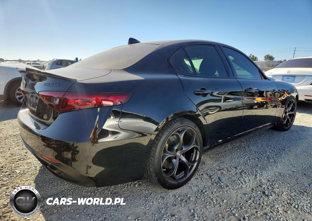 2020 Alfa Romeo Giulia Ti VIN:ZARFAMBN1L7638265 - 3