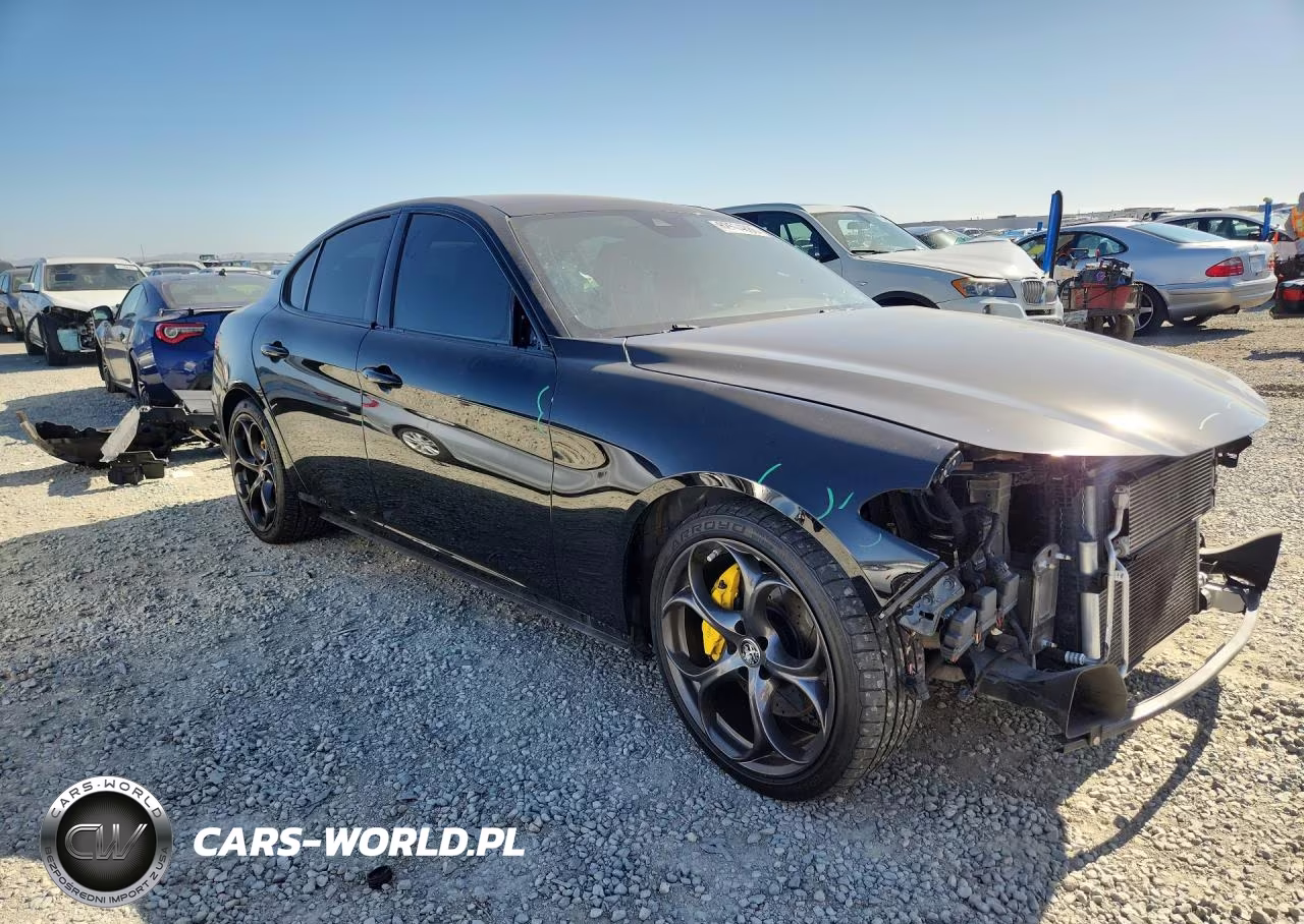 2020 Alfa Romeo Giulia Ti VIN:ZARFAMBN1L7638265 - 4