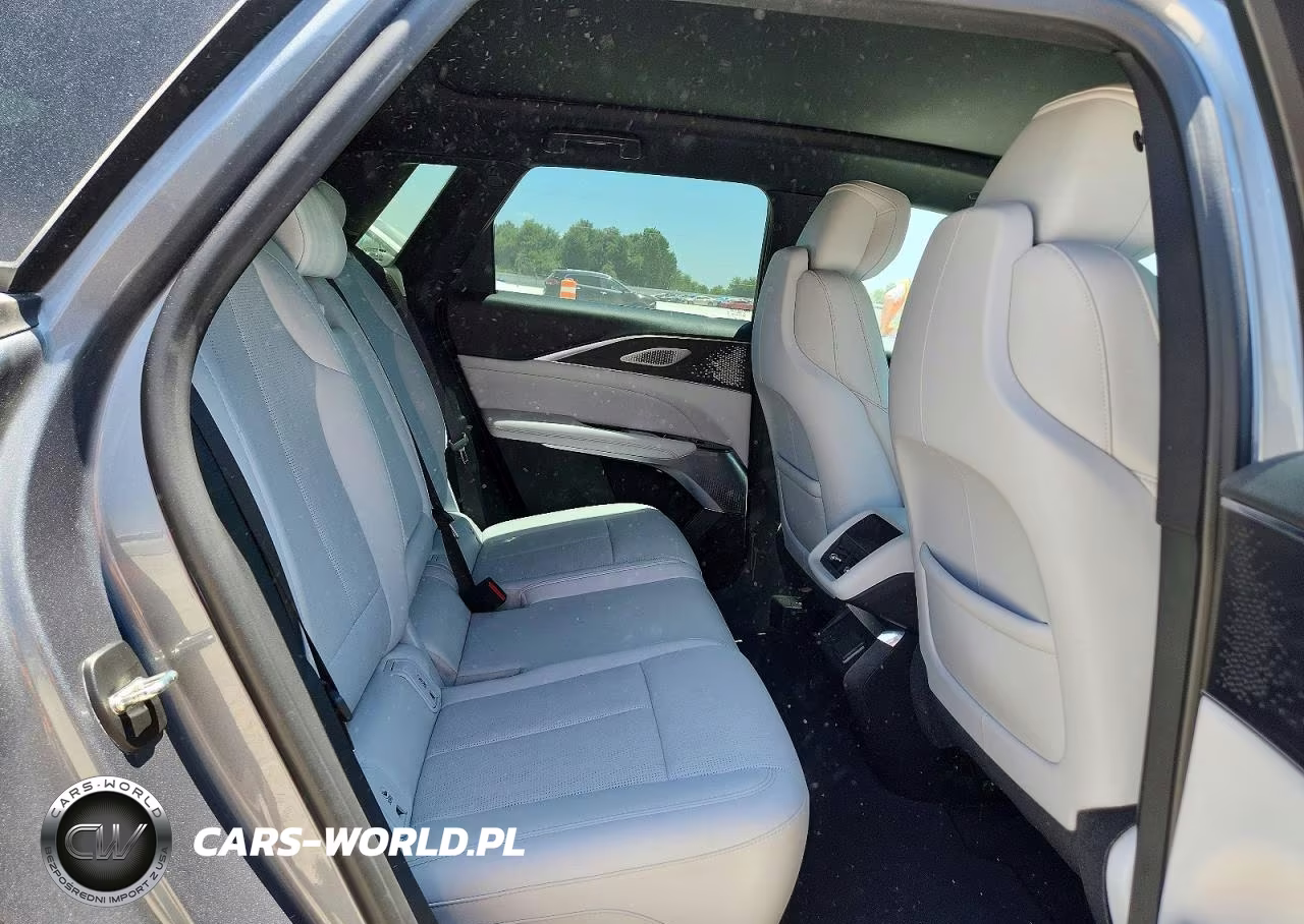 2023 Cadillac Lyriq Luxury VIN:1GYKPMRK3PZ001482 - 10