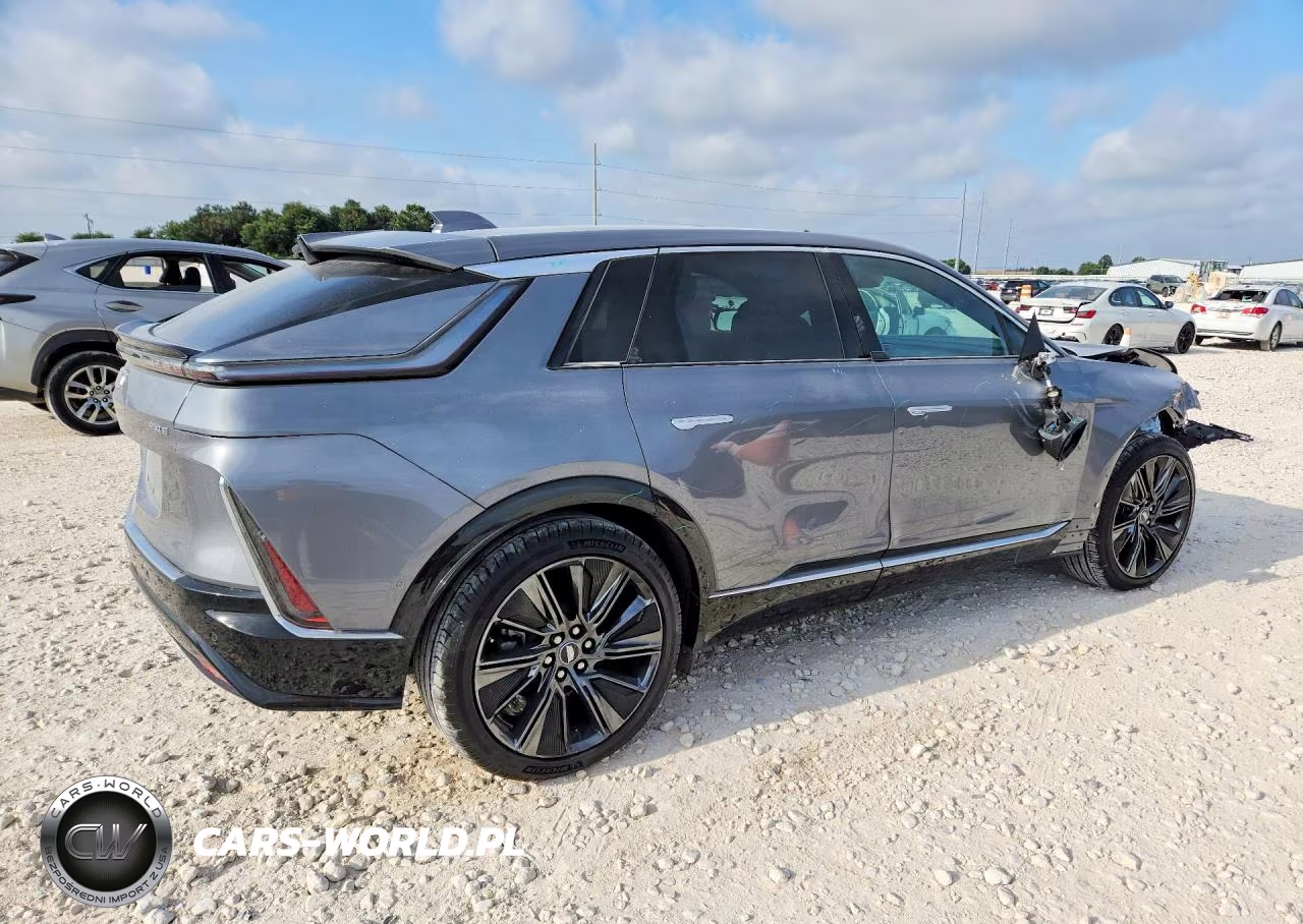 2023 Cadillac Lyriq Luxury VIN:1GYKPMRK3PZ001482 - 3