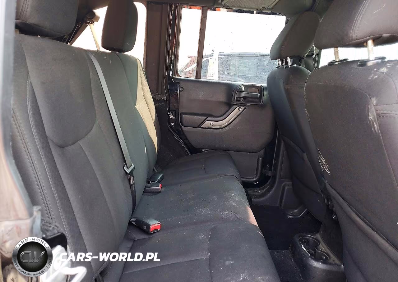 2015 Jeep Wrangler Unlimited Sport VIN:1C4BJWDG0FL612139 - 10